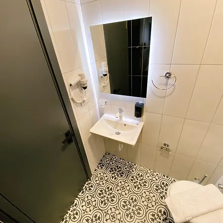 Hotel Nefis 3*